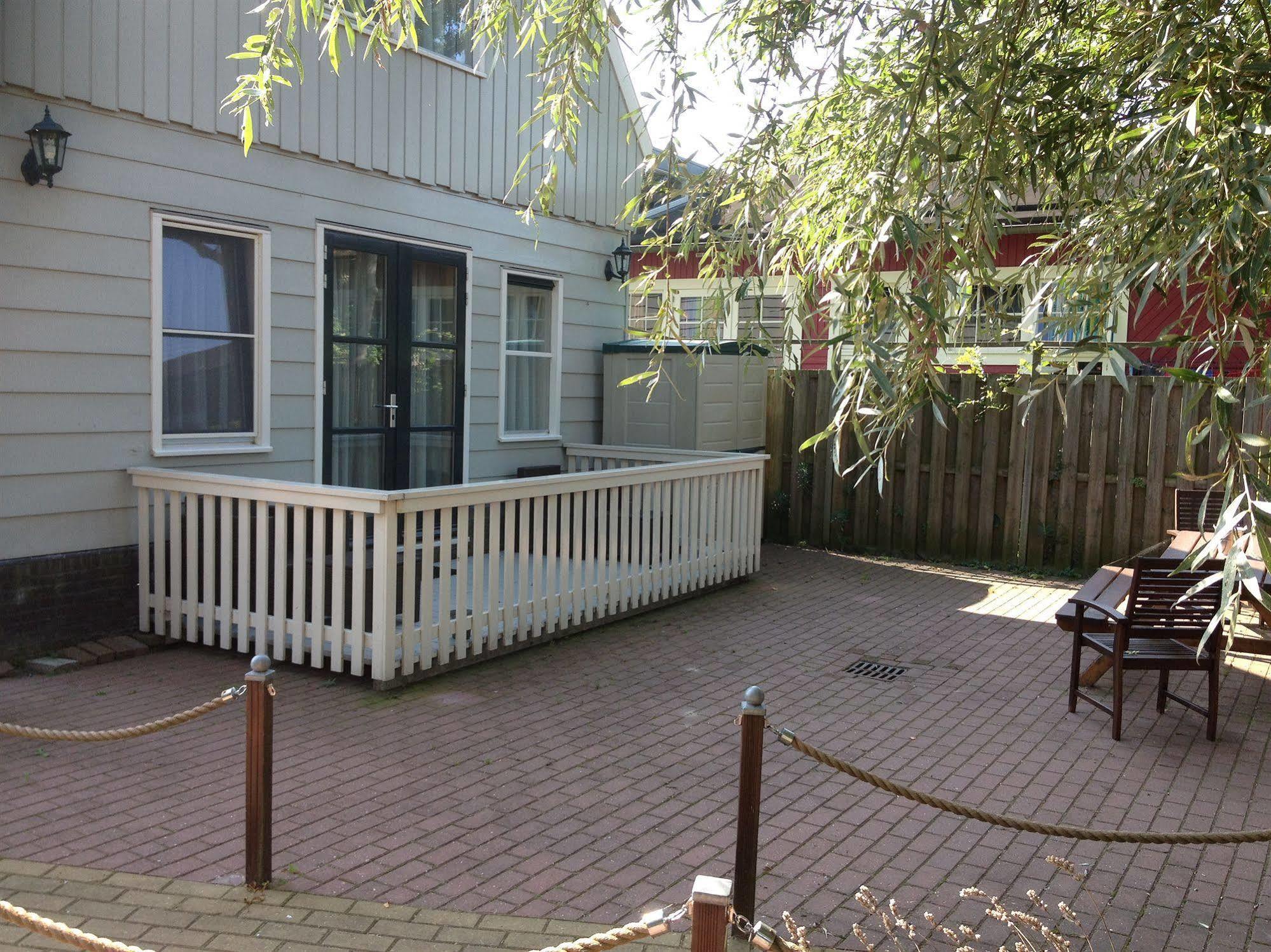 Amsterdam Village Hotel Exterior photo
